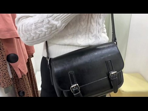 ❤️ Masturbasyona giştî ya keçika ciwan FeralBerry bi dilopek li jûreya fitarê ❤️ Pornoya anal li ku.teencumpot.ru ❌️❤
